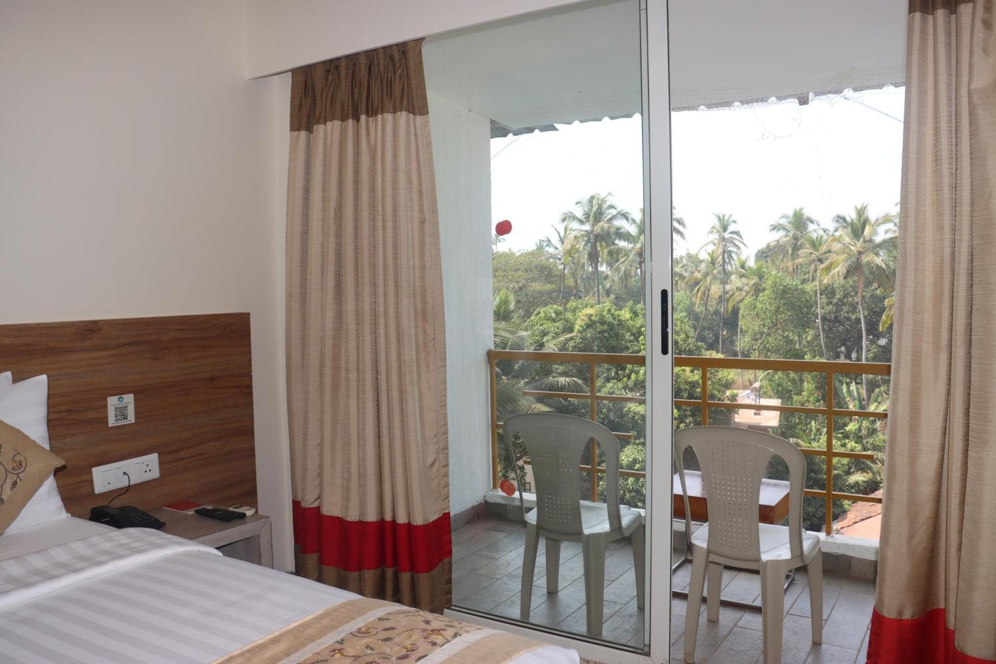Executive Pool View Room Balcony