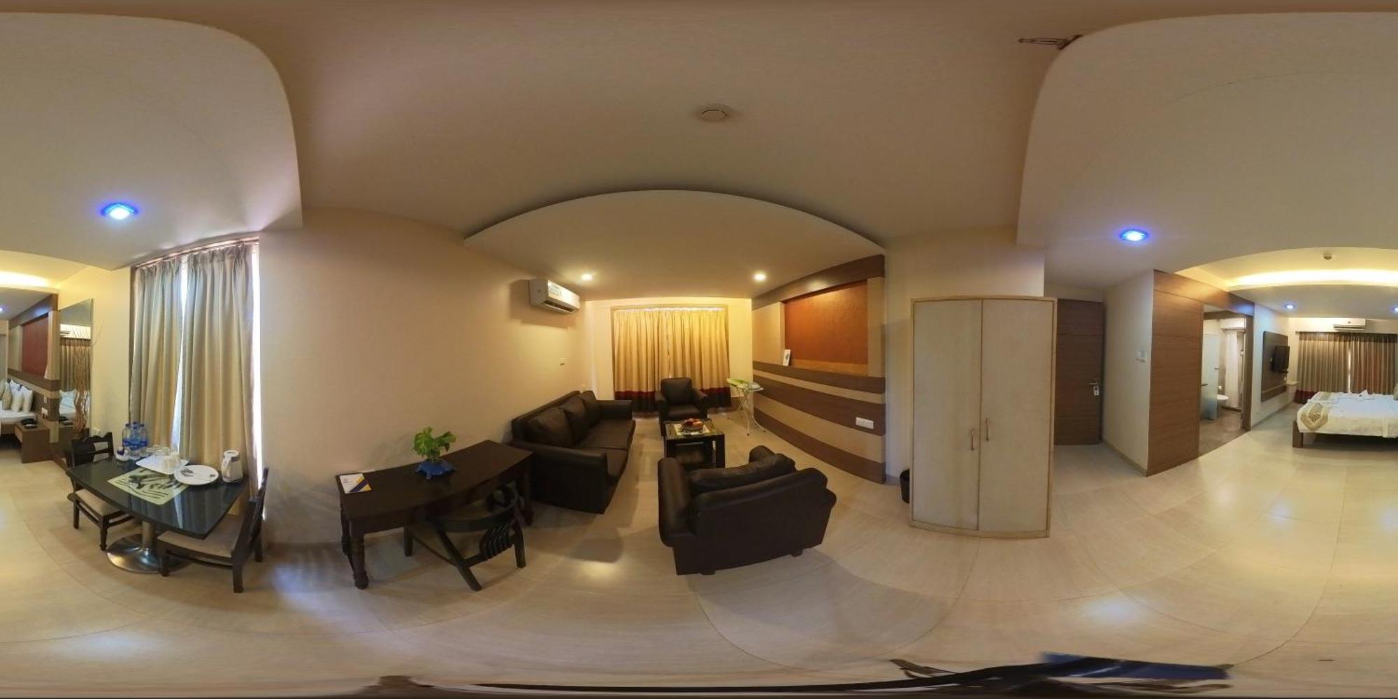 Junior Pool View Suite