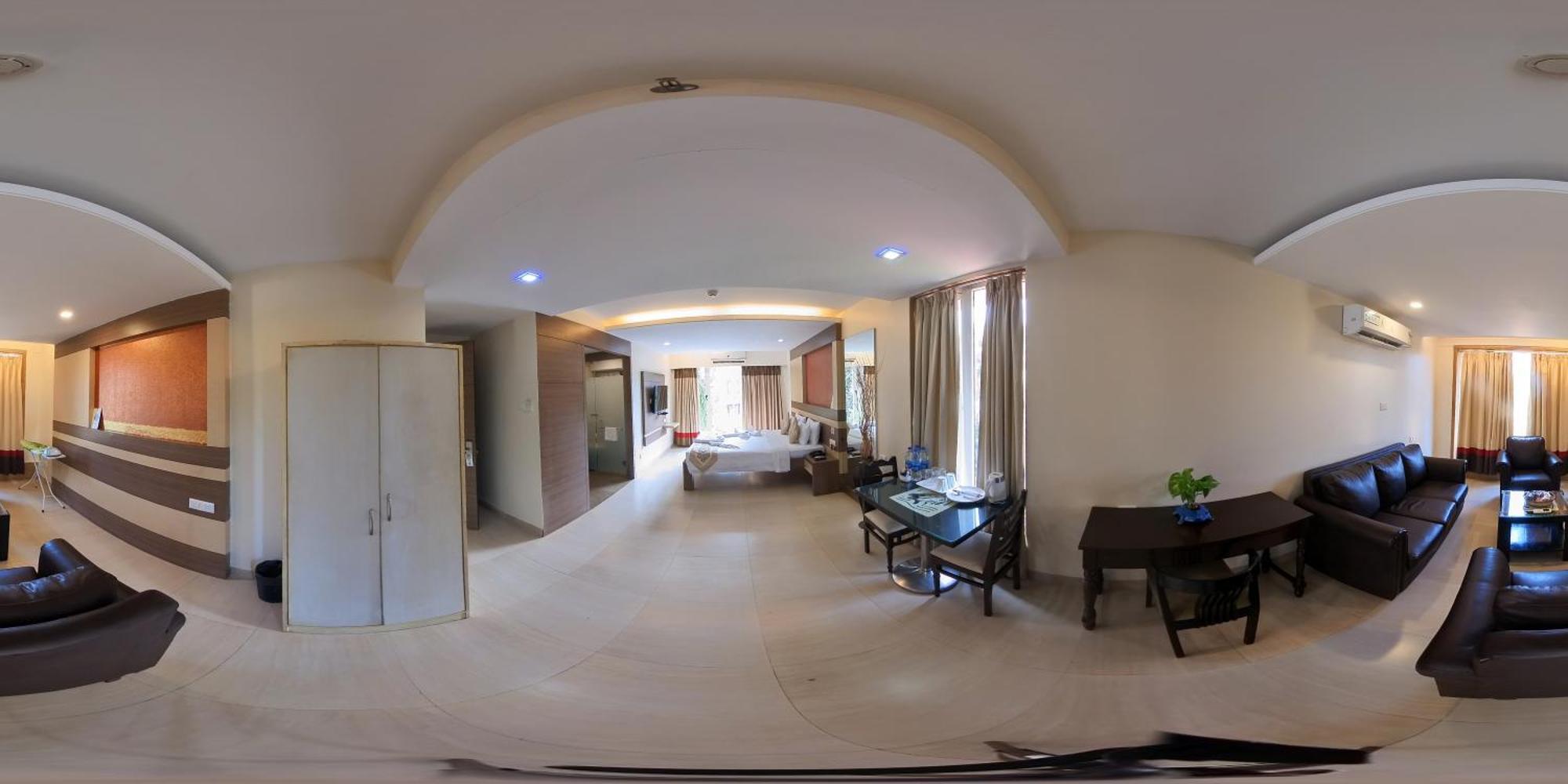 Junior Pool View Suite