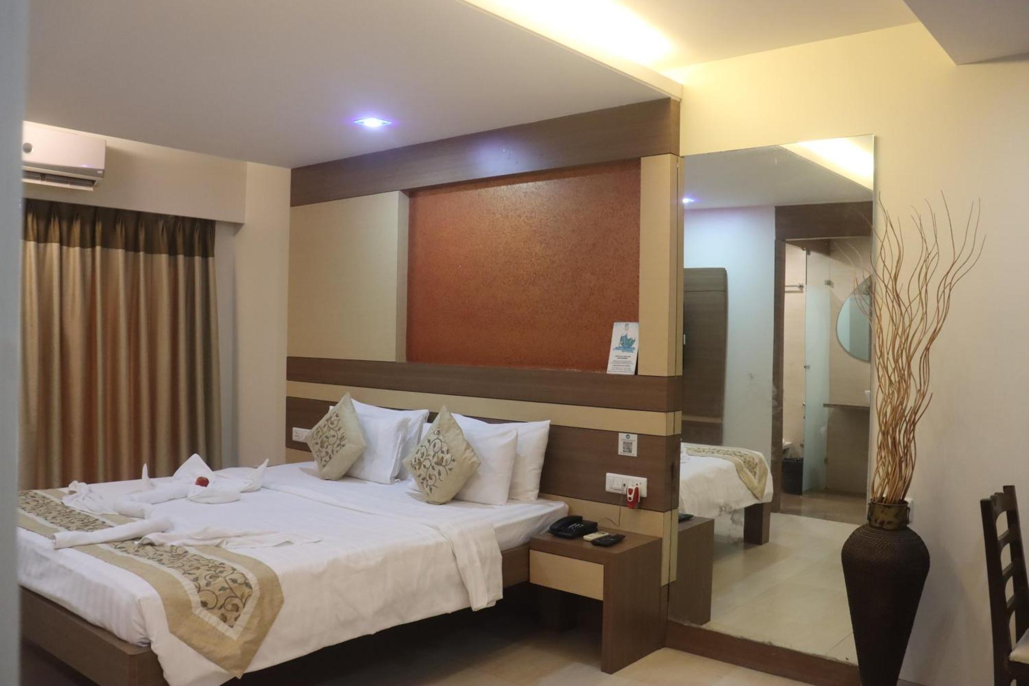 Junior Pool View Suite