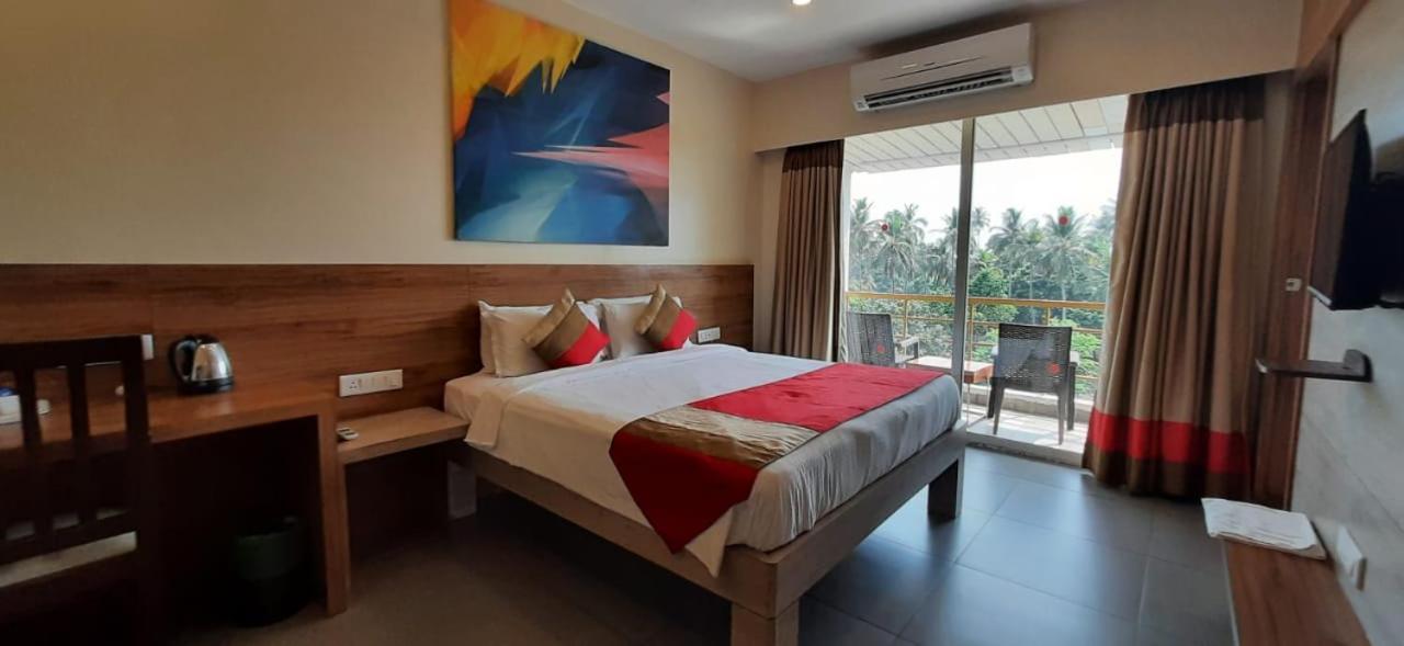 Executive Pool View Room Balcony